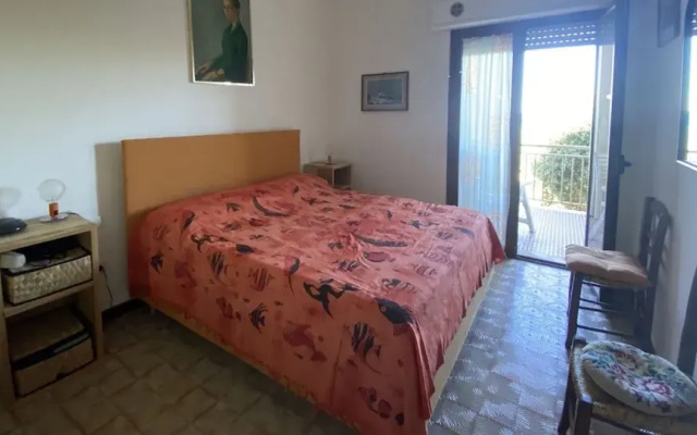 Villa Papini Seafront With 3 Apartments and Garden-rif Papi