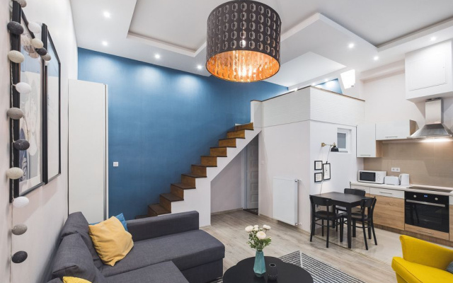 CozyYellowCube Apartment