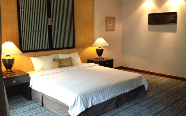 Апартаменты Gardengrove Suites Serviced Apartment Бангкок комната для гостей
