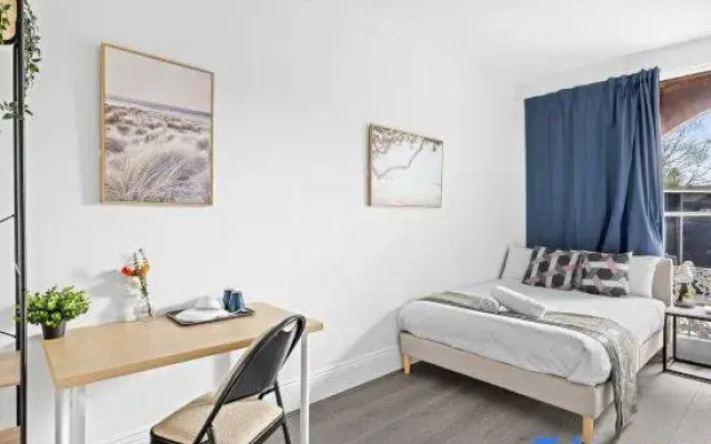 Private Room – Right by Campus & Main Street Amenities