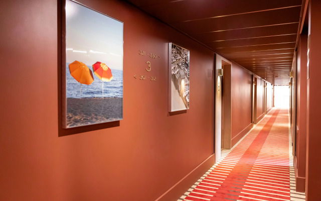 Hotel Ventura Saint-Tropez, Tapestry Collection By Hilton