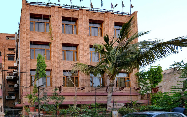 OYO 9900 Hotel Pioneer Plaza