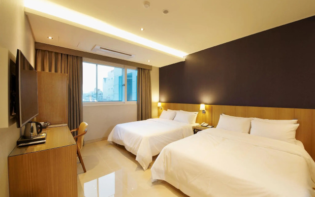 Hotel B