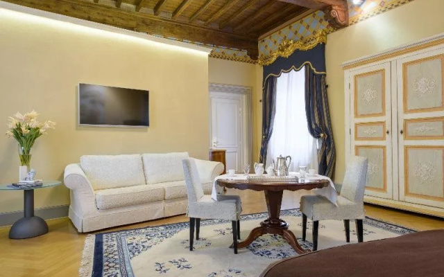 15 Santori Luxury Home