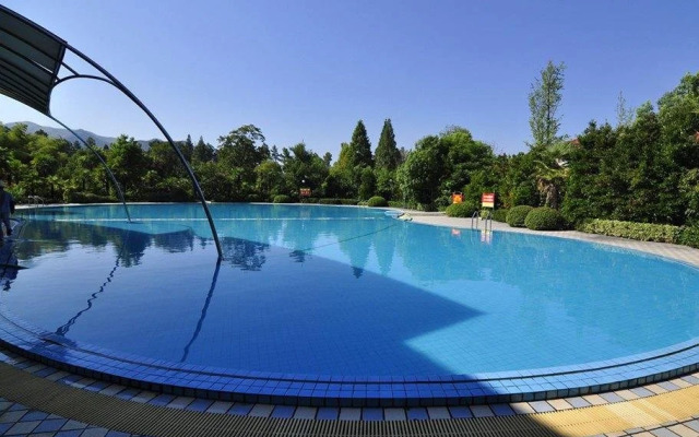 Sunny Holiday Resort