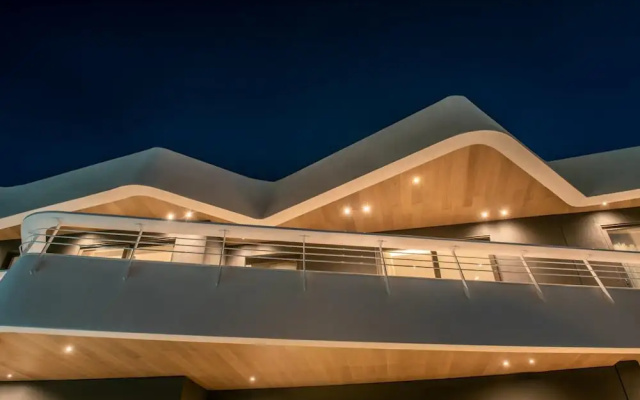 Made By The Sea Villas 21 Bdrm