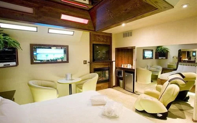 Sybaris Pool Suites
