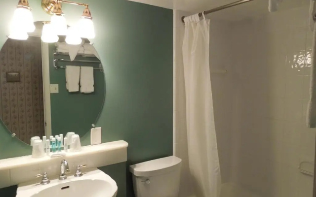Alamar Resort Inn