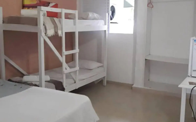 Tropical Hostel e Pousada