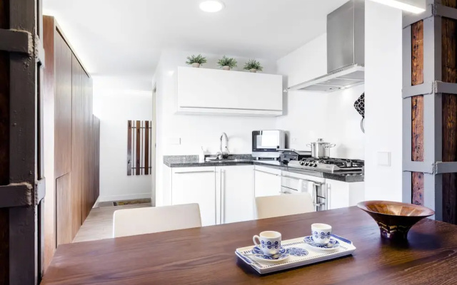 Santa Ana Apartment by Flatsweethome