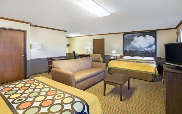Super 8 by Wyndham New Hampton