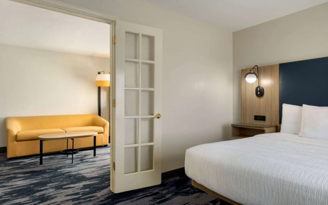 La Quinta Inn & Suites by Wyndham Austin Southwest