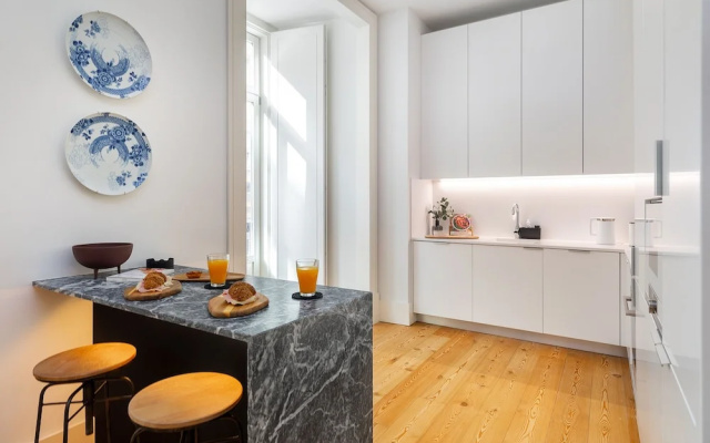 Prime Location Contemporary Luxury Apartment W/ Ac & Elevator