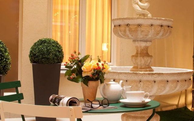 Hotel Saint Honore 85