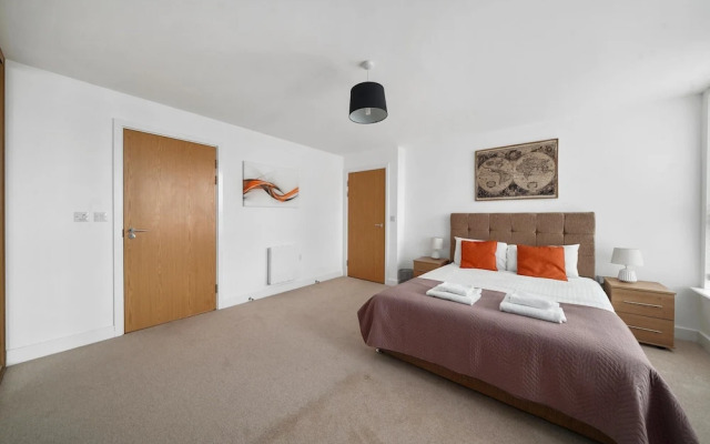 The Modern Apartments - 2 Bedroom with Parking by 360Stays