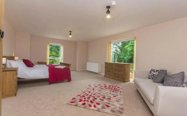 Hendy - First Floor Apartment