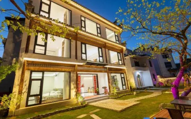 Hongcun Neighborhood · Smart Holiday Courtyard Homestay