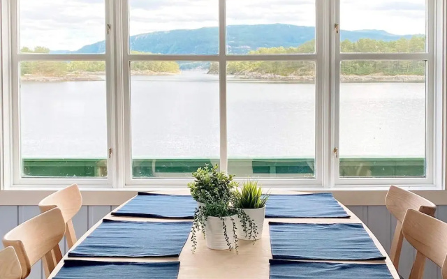 6 Person Holiday Home in Lindas