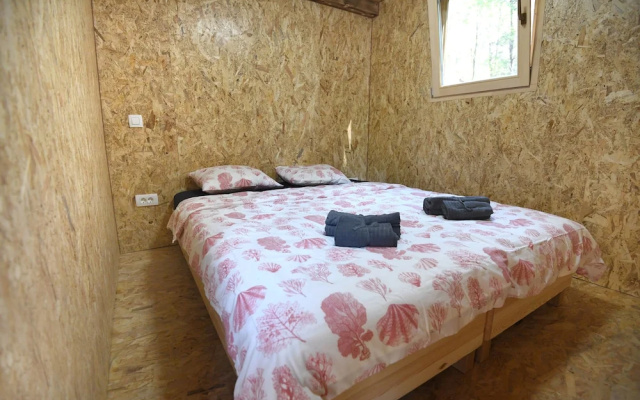TreeHouses Ljubač Glamping Robinson