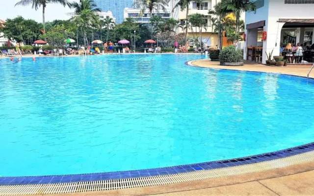 View Talay 1B Pattaya Popular Complex Large Pool Modern Studio Apartment
