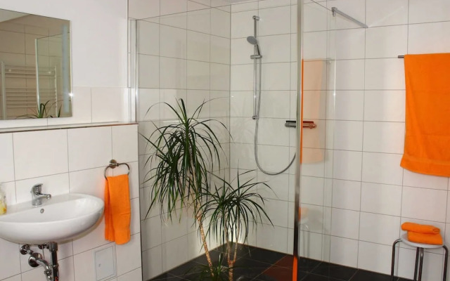 Cosy Apartment in Weissig With Garden