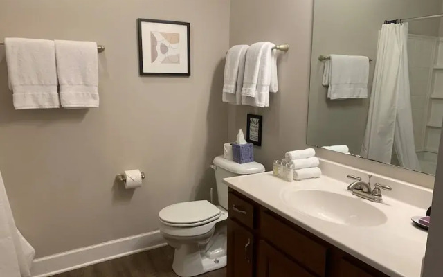 Polaris King Flat Pet-friendly Nature Views