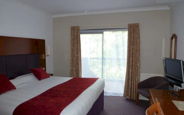 Cross Roads Hotel by Chef and Brewer Collection