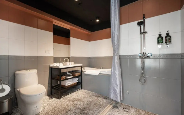 Yilan East Hotel