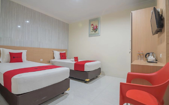 RedDoorz near MT Haryono Semarang