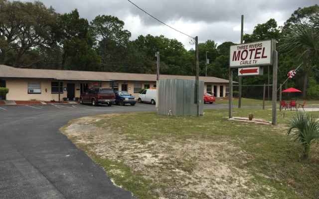 Three Rivers Motel