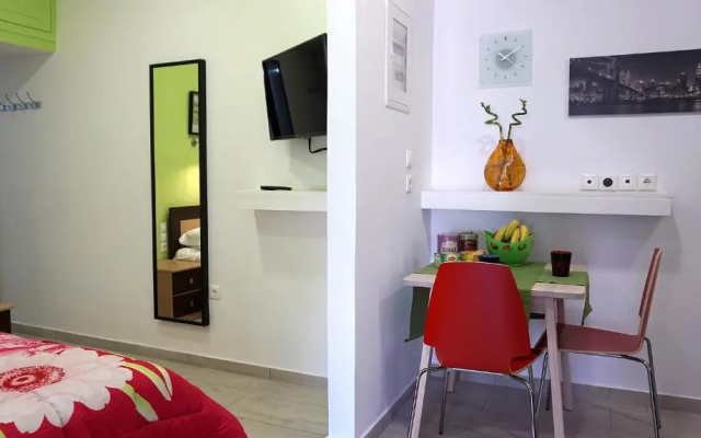 Luxury Studio 1.3 km from BEACH @ 1km from METRO