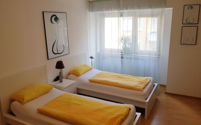 Апартаменты Apartments Jahnstraße вид на фасад