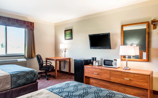 Travelers Lodge & Suites