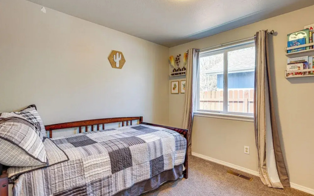 Family-friendly Home w/ Fire Pit in Bend!