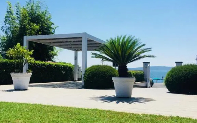 Skipper White Guest House