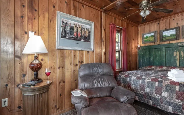 Mechem Dr Apache Village & Cabins by VTrips