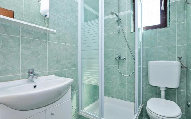 Beautiful Apartment in Starigrad Paklenica With 2 Bedrooms