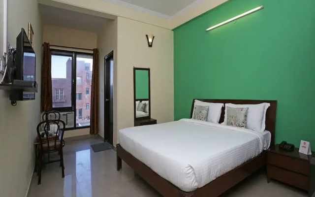 OYO Flagship 238 Noida Sector 72