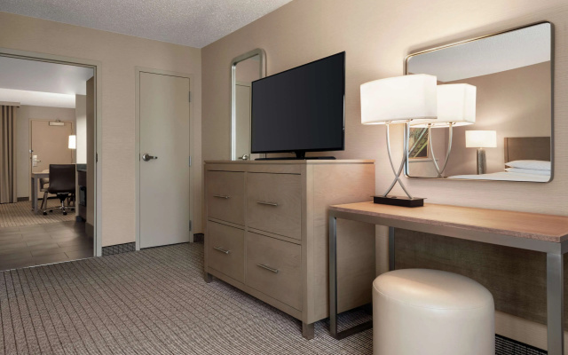 Embassy Suites by Hilton Cleveland Rockside
