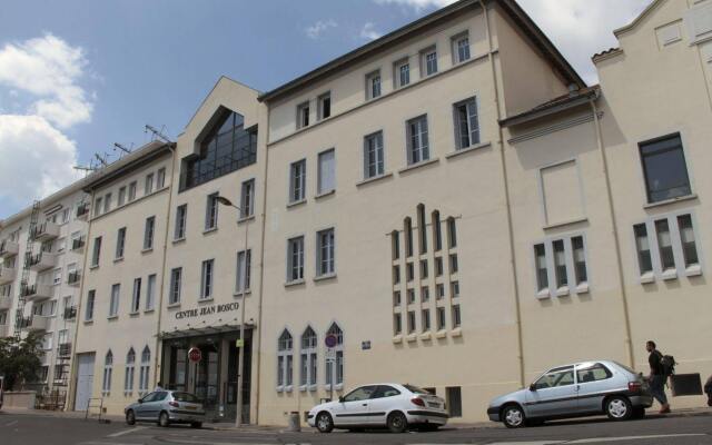 Отель Centre Jean Bosco Франция, Лион - отзывы, цены и фото номеров - забронировать отель Centre Jean Bosco онлайн вид на фасад