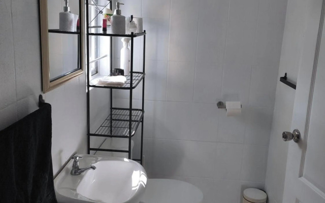 Garden Studio Flat Mango Walk