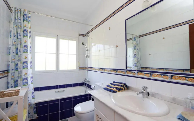 Mozamb in J vea With 4 Bedrooms and 3 Bathrooms