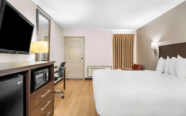Rodeway Inn Waco Downtown near University