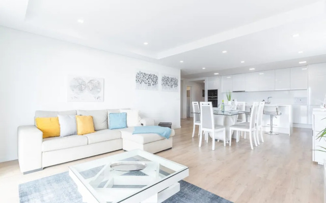 Horizonte Completo II by Atlantic Holiday
