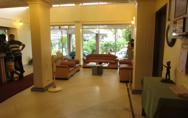 OYO 2726 Hotel Elegant