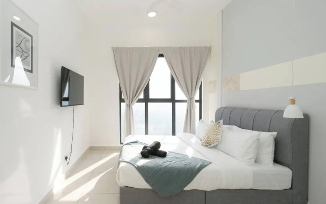 Cozy Skyline Retreat Trion KL - Level 63