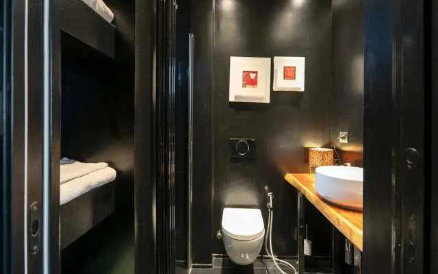 Artistic Flat W/wooden Beams, Porta Venezia