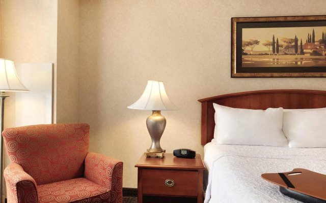 Hampton Inn & Suites Kansas City-Country Club Plaza
