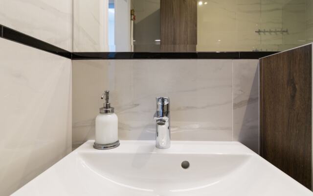 Отель Executive 3 Bedroom Apartament by Your F Польша, Варшава - отзывы, цены и фото номеров - забронировать отель Executive 3 Bedroom Apartament by Your F онлайн ванная