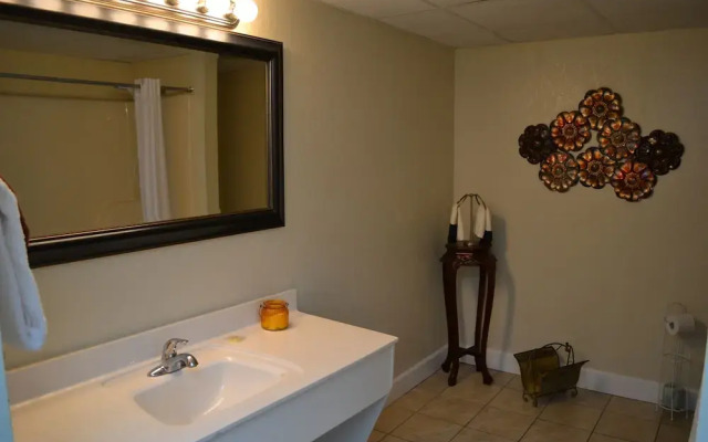609 1bd 1 Bedroom Condo by RedAwning